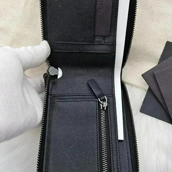 🎁Valentino Garavani Black  Leather Strap Walllet🎁 - Picture 9 of 17